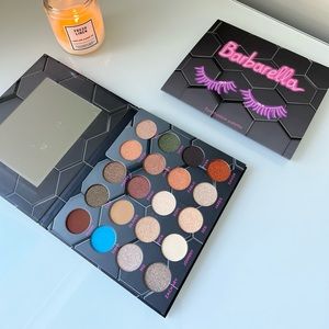 BEEBEAUTY LONDON BARBARELLA EYESHADOW PALETTE  (Full Size/NIB)